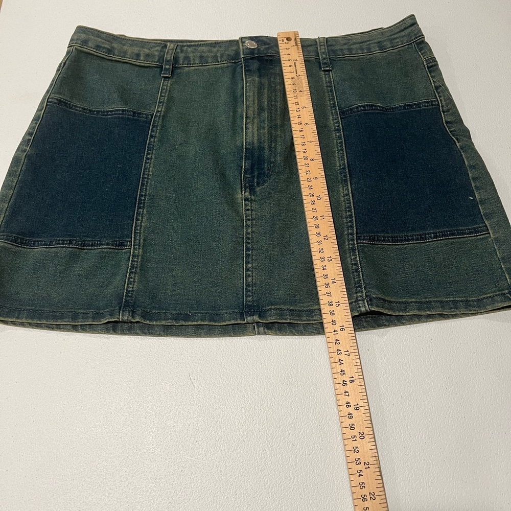 PrettyLittleThing Two-Tone Denim zip button Mini Skirt 12 - Picture 4 of 8
